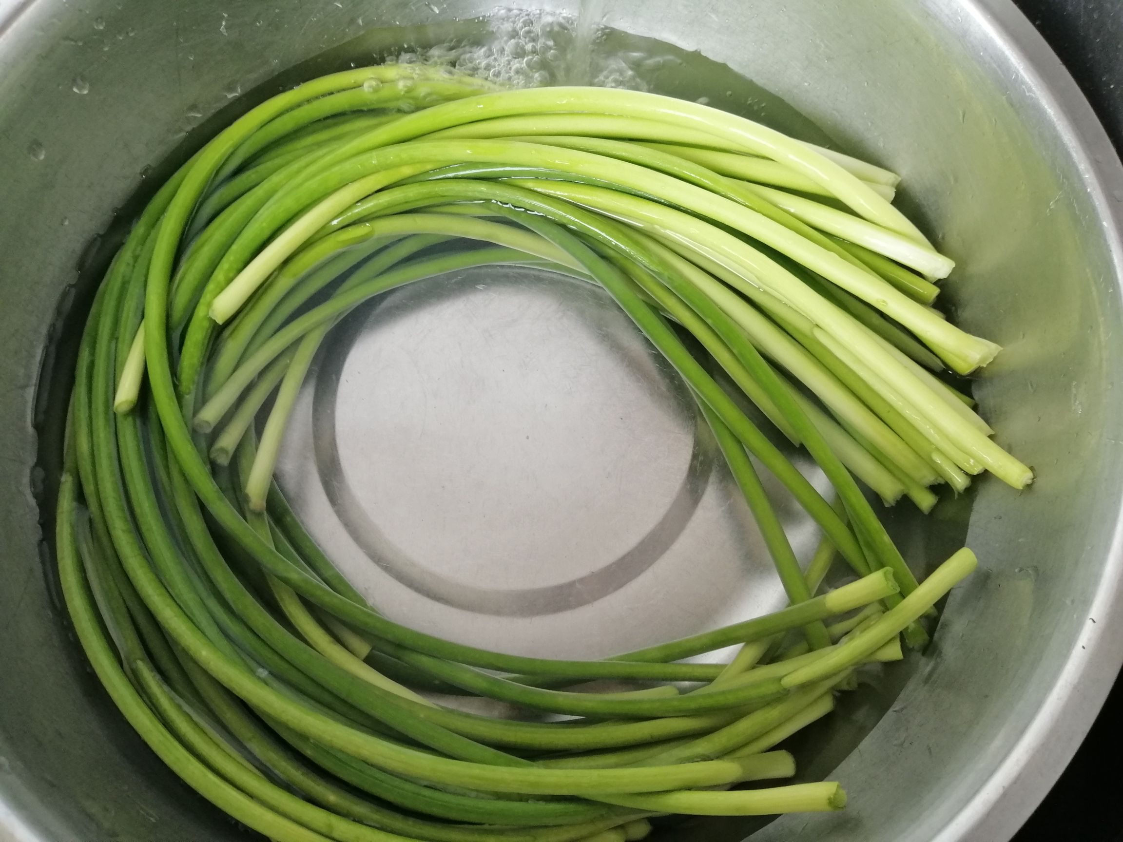蒜苔炒肉，小朋友來做菜的做法-家常味炒菜譜