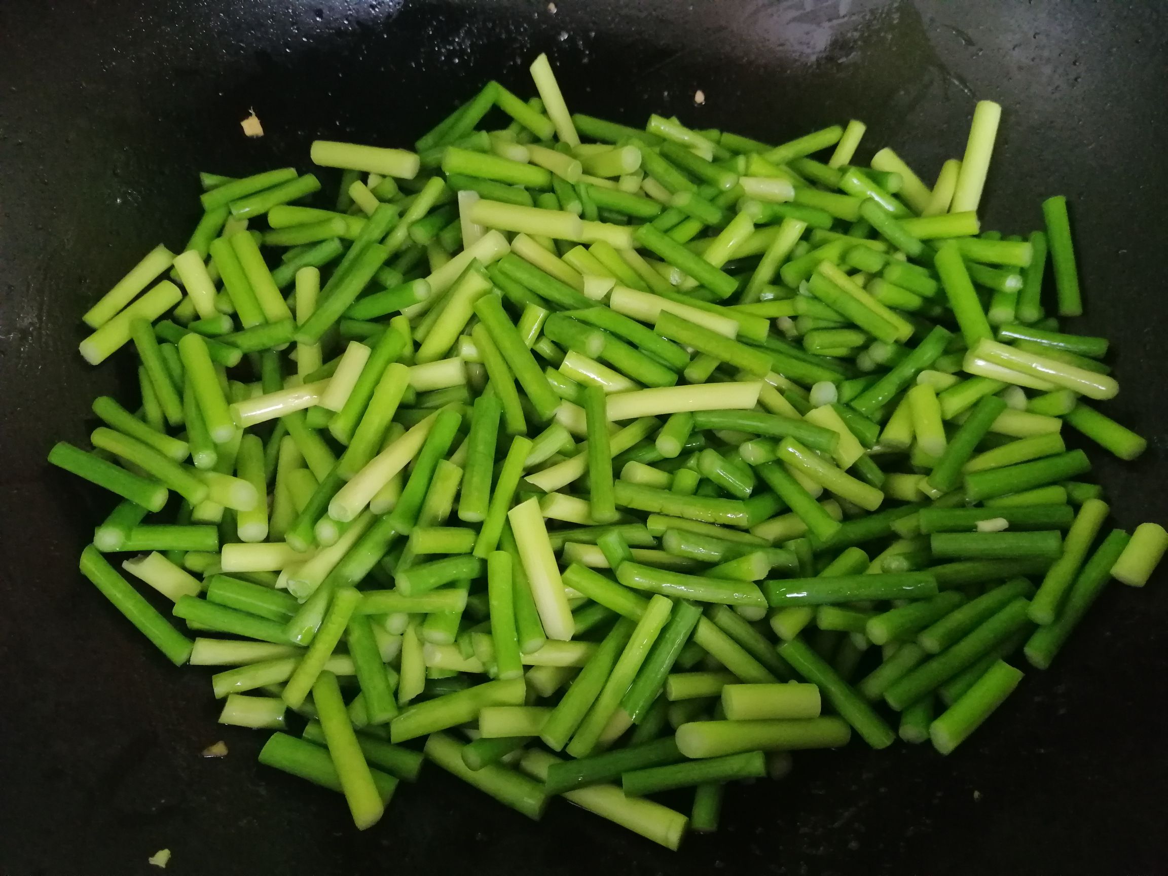 蒜苔炒肉，小朋友來做菜的做法-家常味炒菜譜