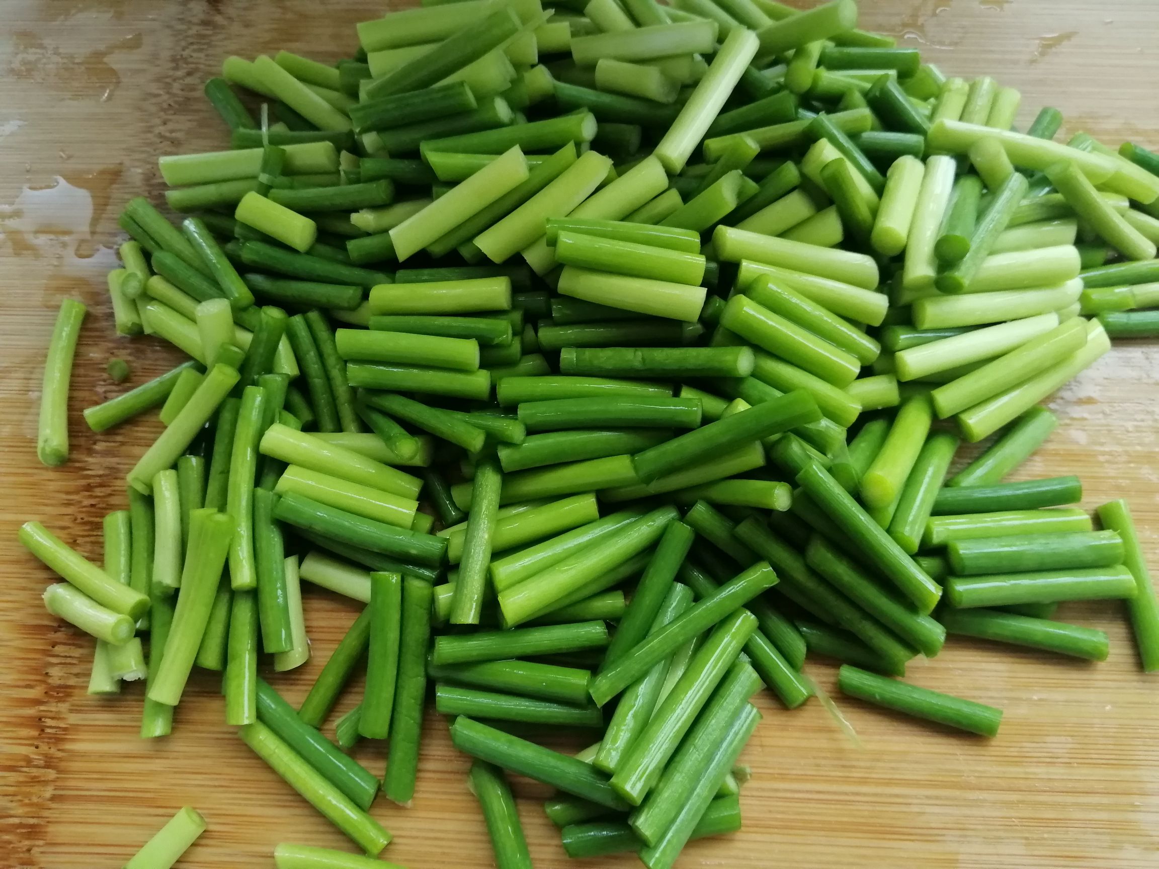 蒜苔炒肉，小朋友來做菜的做法-家常味炒菜譜