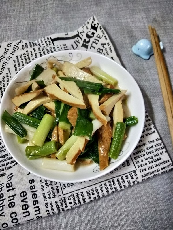 大蒜肉片炒豆腐干的做法-家常味炒菜譜-易網健康養生網 大蒜肉片炒豆腐干的做法-家常味炒菜譜