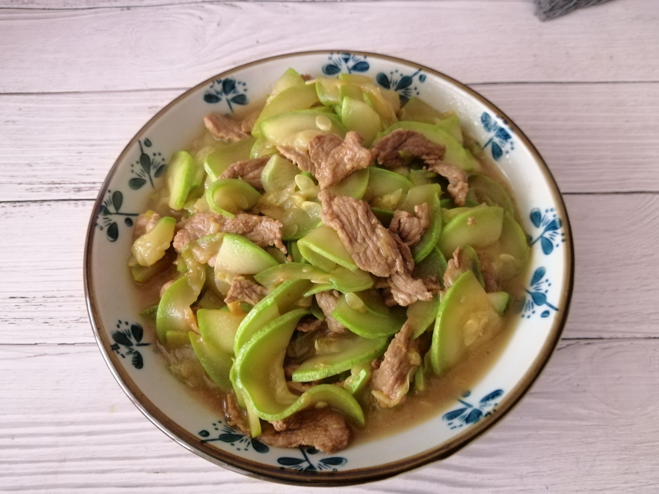 西葫蘆炒肉片的做法-家常味炒菜譜-易網(wǎng)健康養(yǎng)生網(wǎng) 西葫蘆炒肉片的做法-家常味炒菜譜