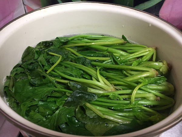 腐竹拌菠菜的做法-咸鮮味拌菜譜-易網健康養生網 腐竹拌菠菜的做法-咸鮮味拌菜譜