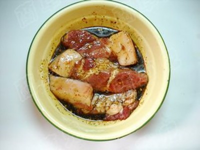 香辣牛肉醬烤肉的做法-醬香味微波菜譜