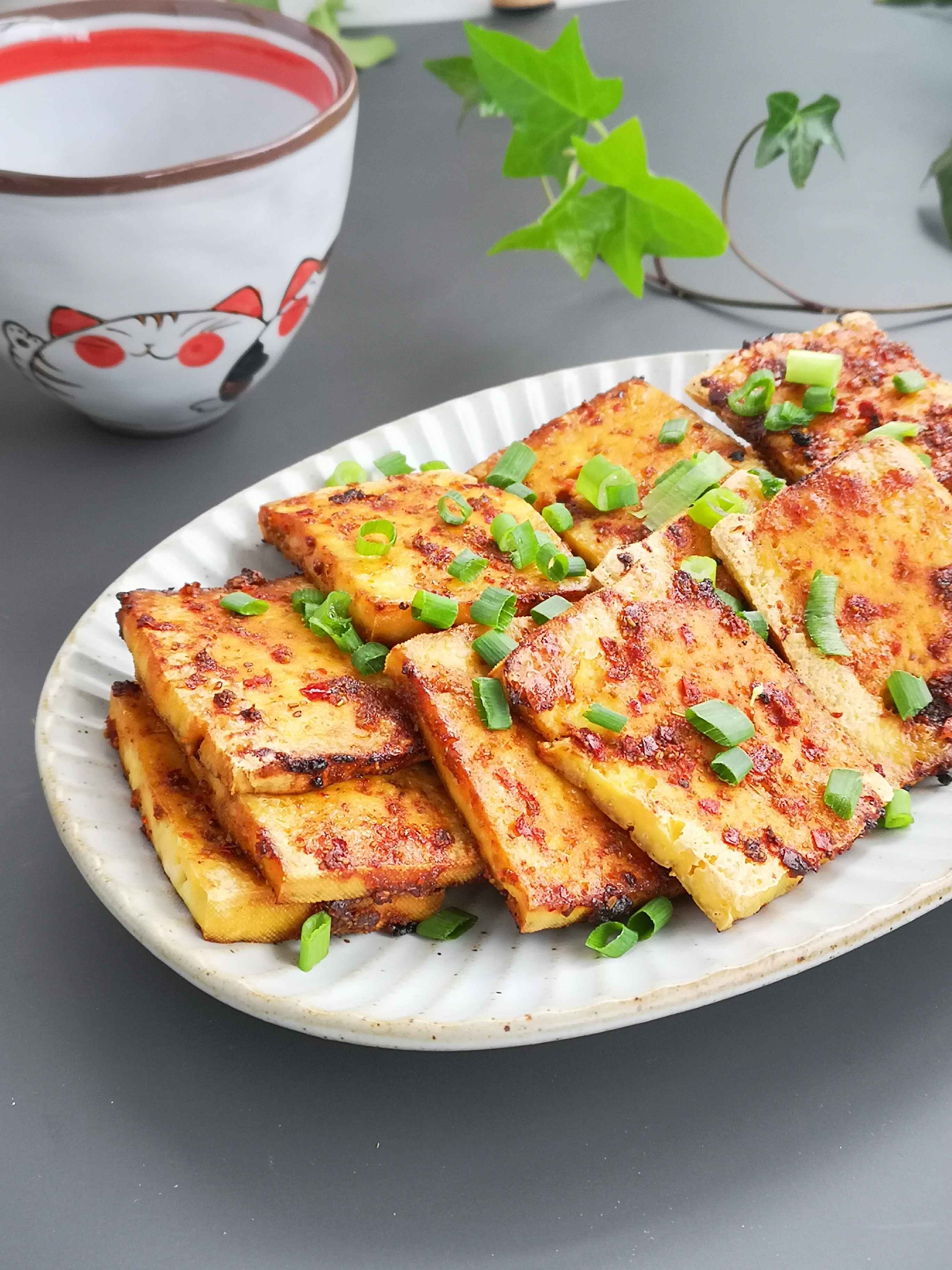 停不下來(lái)的美味,香辣烤豆腐的做法-香辣味烤菜譜-易網(wǎng)健康養(yǎng)生網(wǎng) 停不下來(lái)的美味,香辣烤豆腐的做法-香辣味烤菜譜