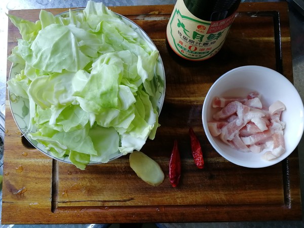 手撕包菜炒肉的做法-咸鮮味炒菜譜-易網(wǎng)<a href=http://m.aoa7937.com/ target=_blank class=infotextkey>健康養(yǎng)生</a>網(wǎng) 手撕包菜炒肉的做法-咸鮮味炒菜譜