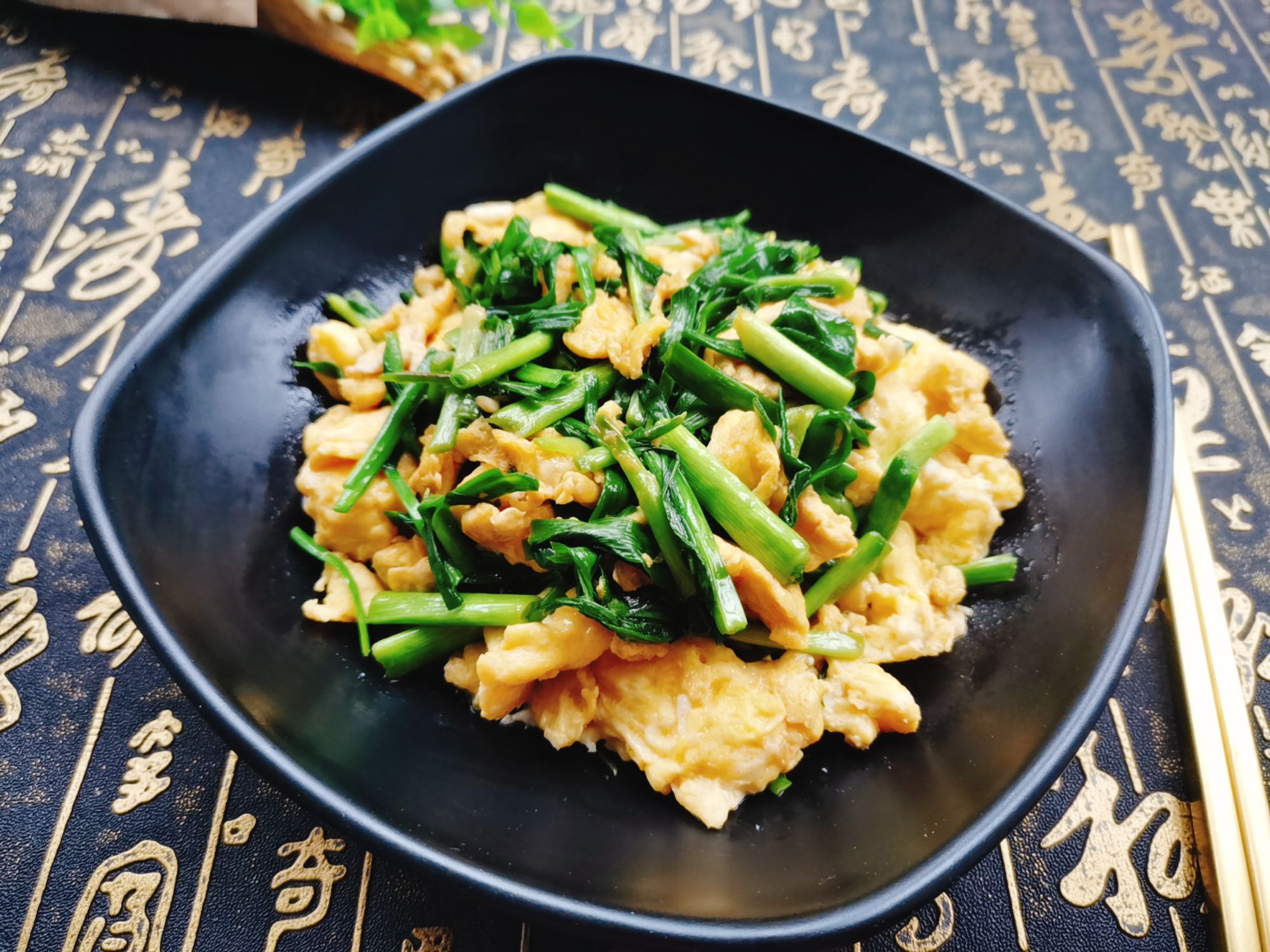 青蒜炒蛋的做法-咸鮮味炒菜譜-易網(wǎng)健康養(yǎng)生網(wǎng) 青蒜炒蛋的做法-咸鮮味炒菜譜