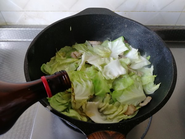 手撕包菜炒肉的做法-咸鮮味炒菜譜-易網(wǎng)健康養(yǎng)生網(wǎng) 手撕包菜炒肉的做法-咸鮮味炒菜譜