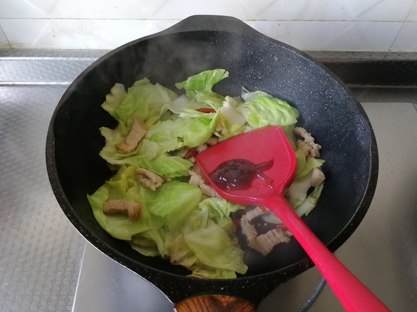 手撕包菜炒肉的做法-咸鮮味炒菜譜-易網(wǎng)健康養(yǎng)生網(wǎng) 手撕包菜炒肉的做法-咸鮮味炒菜譜