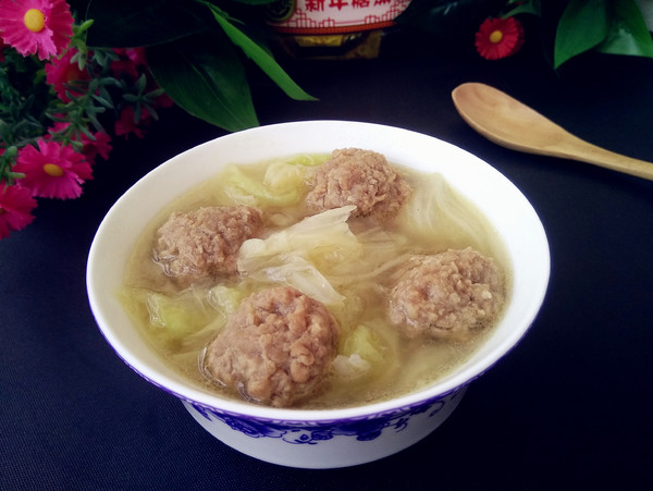 大白菜豬肉丸子湯的做法-咸鮮味煮菜譜-易網健康養生網 大白菜豬肉丸子湯的做法-咸鮮味煮菜譜