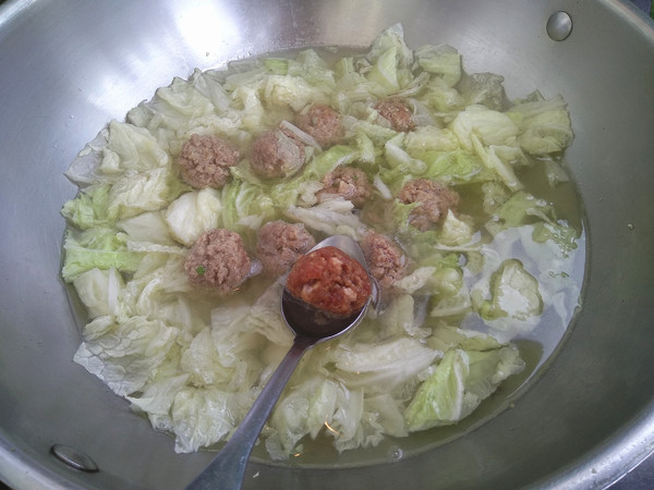 大白菜豬肉丸子湯的做法-咸鮮味煮菜譜