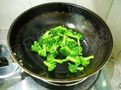 蘭花木耳炒雞蛋的做法-家常味炒菜譜