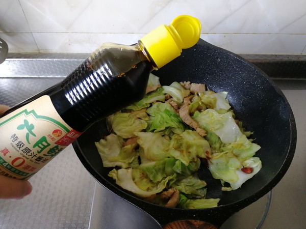 手撕包菜炒肉的做法-咸鮮味炒菜譜-易網(wǎng)健康養(yǎng)生網(wǎng) 手撕包菜炒肉的做法-咸鮮味炒菜譜