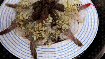蒜蓉粉絲開邊蝦的做法-蒜香味蒸菜譜-易網健康養生網 蒜蓉粉絲開邊蝦的做法-蒜香味蒸菜譜