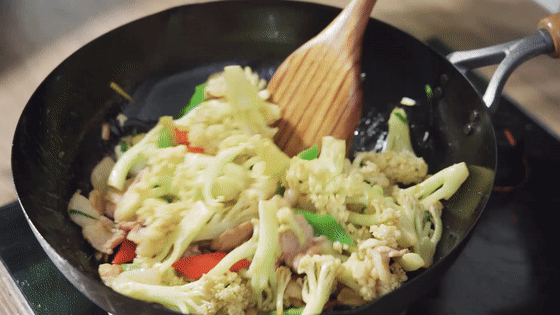 花菜炒肉--【孔老師教做菜】的做法-家常味炒菜譜