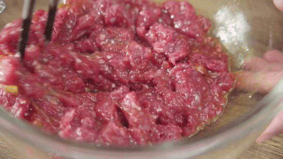 洋蔥牛肉餅【孔老師教做菜】的做法-家常味煎菜譜-易網健康養生網 洋蔥牛肉餅【孔老師教做菜】的做法-家常味煎菜譜