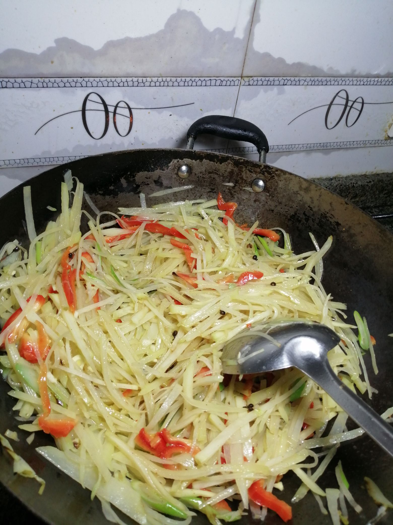 低卡酸辣土豆絲的做法-酸辣味炒菜譜