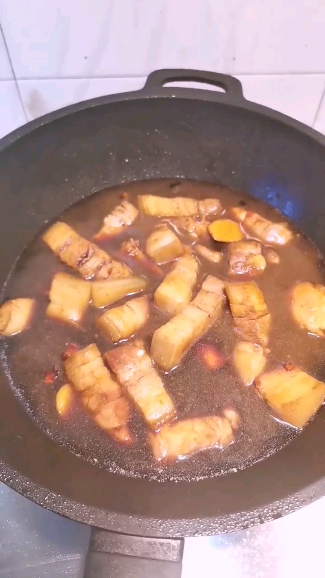五花肉燉小鮑魚的做法-家常味燉菜譜