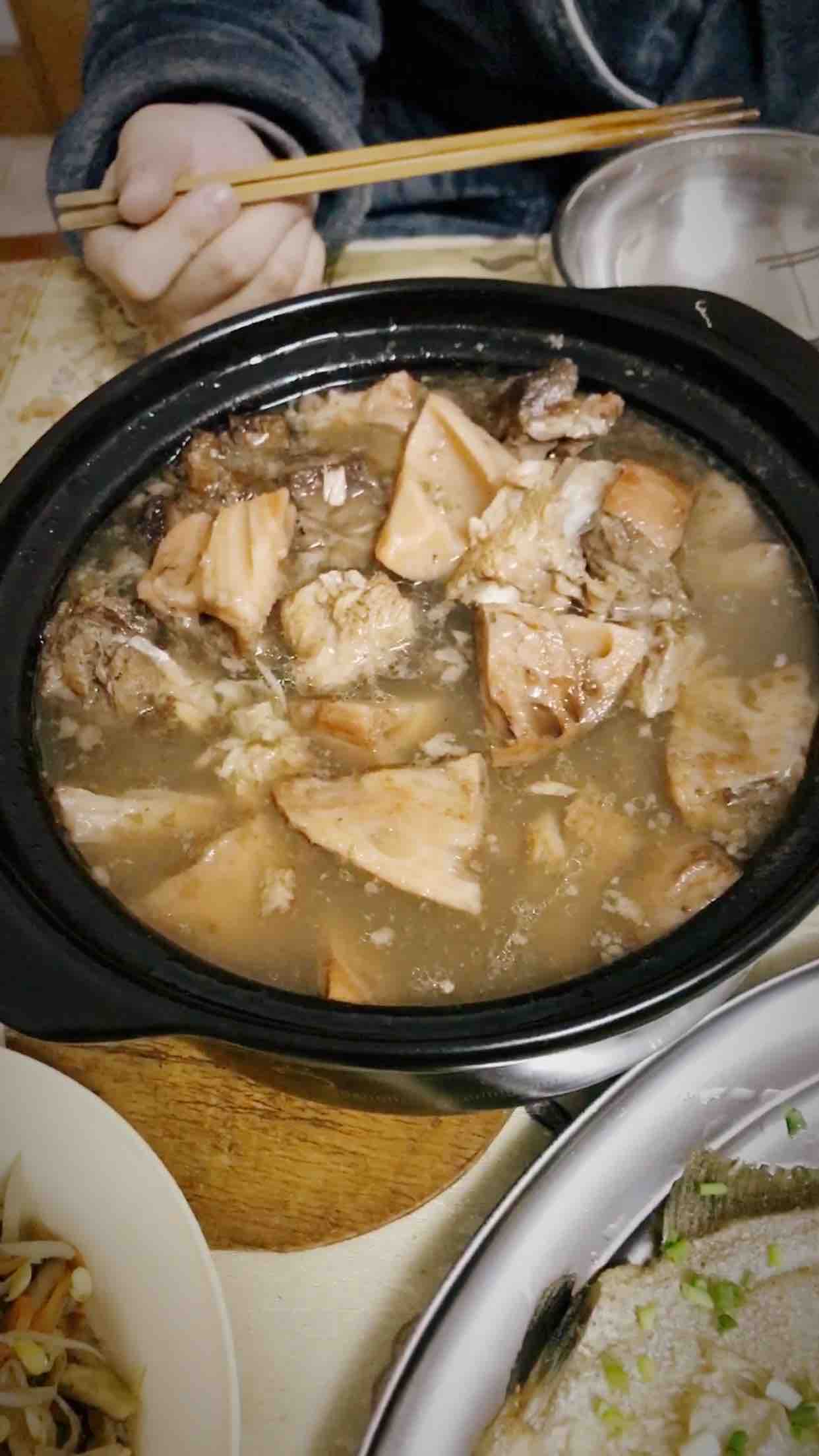 蓮藕排骨湯的做法-家常味煨菜譜-易網健康養生網 蓮藕排骨湯的做法-家常味煨菜譜