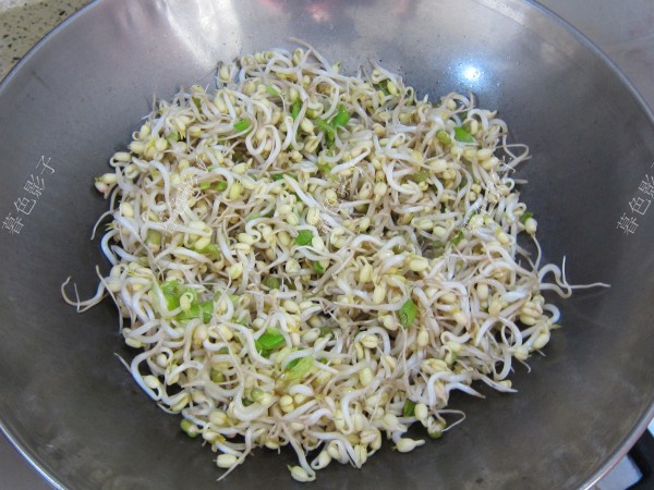 自家發的綠豆芽的做法-家常味炒菜譜-易網健康養生網 自家發的綠豆芽的做法-家常味炒菜譜