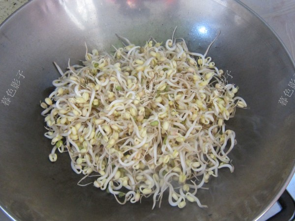 自家發的綠豆芽的做法-家常味炒菜譜-易網健康養生網 自家發的綠豆芽的做法-家常味炒菜譜