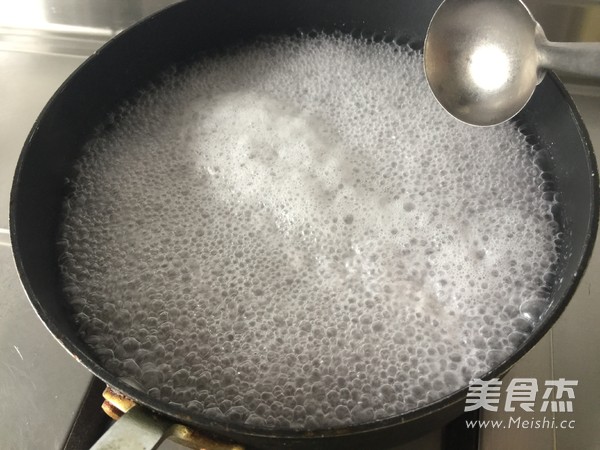 水晶豬皮凍的做法-家常味煮菜譜-易網<a href=http://m.aoa7937.com/ target=_blank class=infotextkey>健康養生</a>網 水晶豬皮凍的做法-家常味煮菜譜
