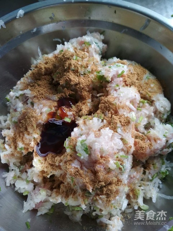 白蘿卜大肉蒸餃的做法-家常味蒸菜譜-易網(wǎng)健康養(yǎng)生網(wǎng) 白蘿卜大肉蒸餃的做法-家常味蒸菜譜