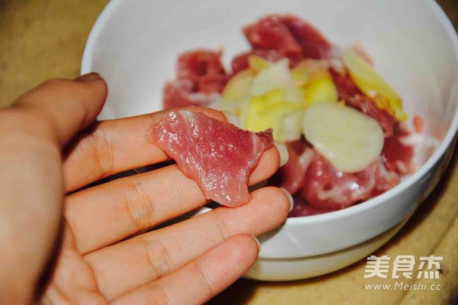 木耳炒肉片的做法-家常味炒菜譜-易網<a href=http://m.aoa7937.com/ target=_blank class=infotextkey>健康養生</a>網 木耳炒肉片的做法-家常味炒菜譜