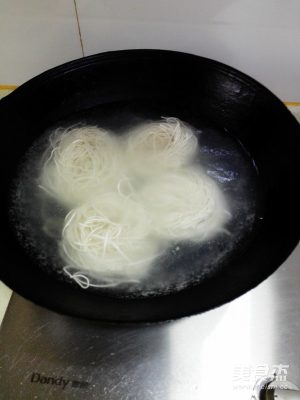 豆角肉絲炒面的做法-家常味炒菜譜-易網健康養生網 豆角肉絲炒面的做法-家常味炒菜譜