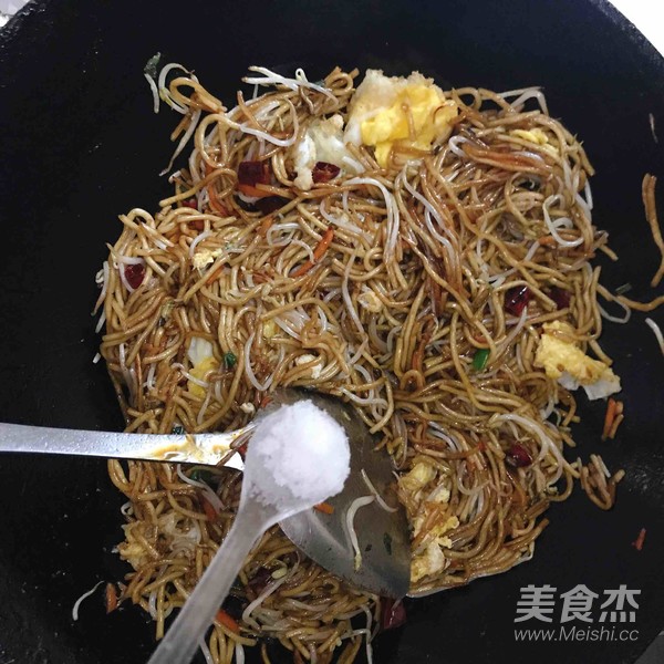 綠豆芽雞蛋炒面的做法-家常味炒菜譜-易網健康養生網 綠豆芽雞蛋炒面的做法-家常味炒菜譜