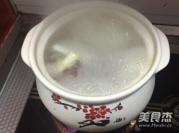 香菇雞湯的做法-咸鮮味燉菜譜-易網健康養生網 香菇雞湯的做法-咸鮮味燉菜譜