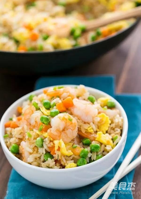 蝦仁蛋炒飯的做法-家常味炒菜譜