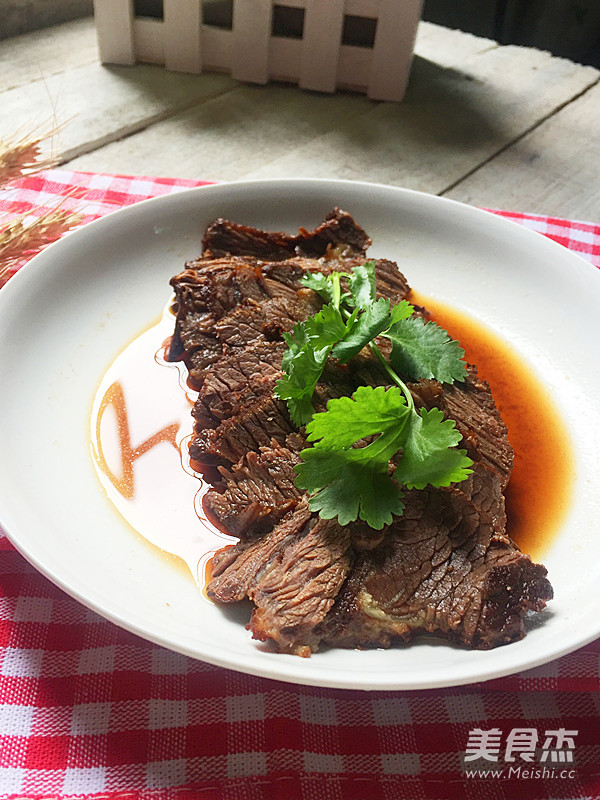 香鹵牛肉的做法-五香味鹵菜譜-易網健康養生網 香鹵牛肉的做法-五香味鹵菜譜
