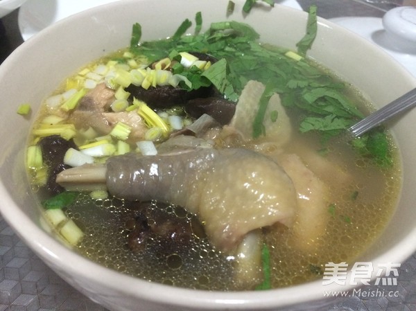 香菇雞湯的做法-咸鮮味燉菜譜-易網健康養生網 香菇雞湯的做法-咸鮮味燉菜譜
