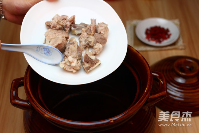 廣東老火靚湯-墨魚花生黃豆湯的做法-家常味煲菜譜-易網(wǎng)健康養(yǎng)生網(wǎng) 廣東老火靚湯-墨魚花生黃豆湯的做法-家常味煲菜譜