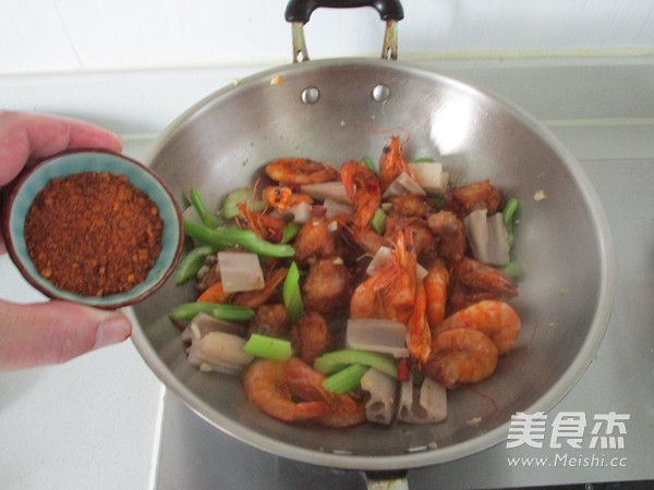 干鍋雞翅蝦的做法-香辣味燒菜譜-易網(wǎng)健康養(yǎng)生網(wǎng) 干鍋雞翅蝦的做法-香辣味燒菜譜