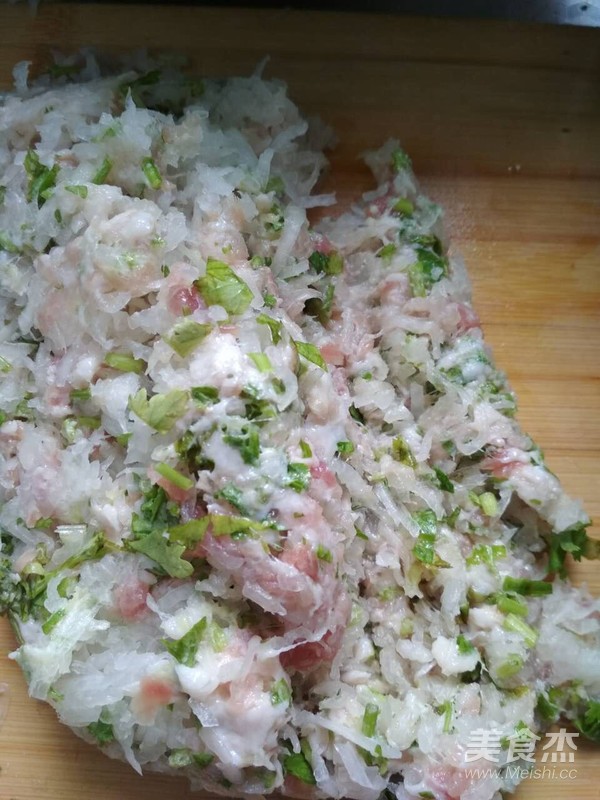 白蘿卜大肉蒸餃的做法-家常味蒸菜譜-易網(wǎng)健康養(yǎng)生網(wǎng) 白蘿卜大肉蒸餃的做法-家常味蒸菜譜