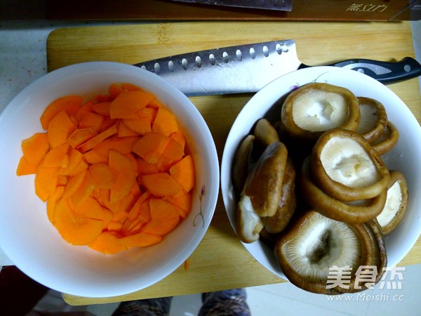 蔥油拌香菇的做法-蔥香味拌菜譜-易網<a href=http://m.aoa7937.com/ target=_blank class=infotextkey>健康養生</a>網 蔥油拌香菇的做法-蔥香味拌菜譜