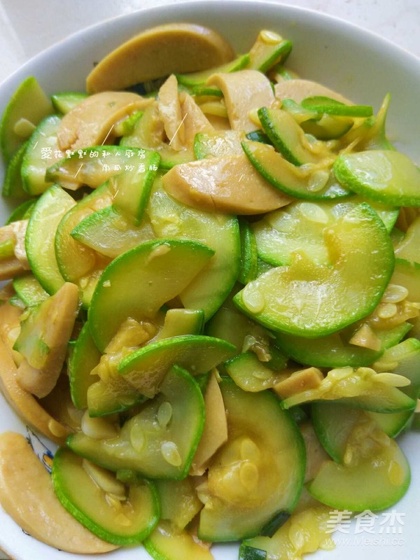 角瓜炒香腸的做法-家常味炒菜譜-易網(wǎng)健康養(yǎng)生網(wǎng) 角瓜炒香腸的做法-家常味炒菜譜