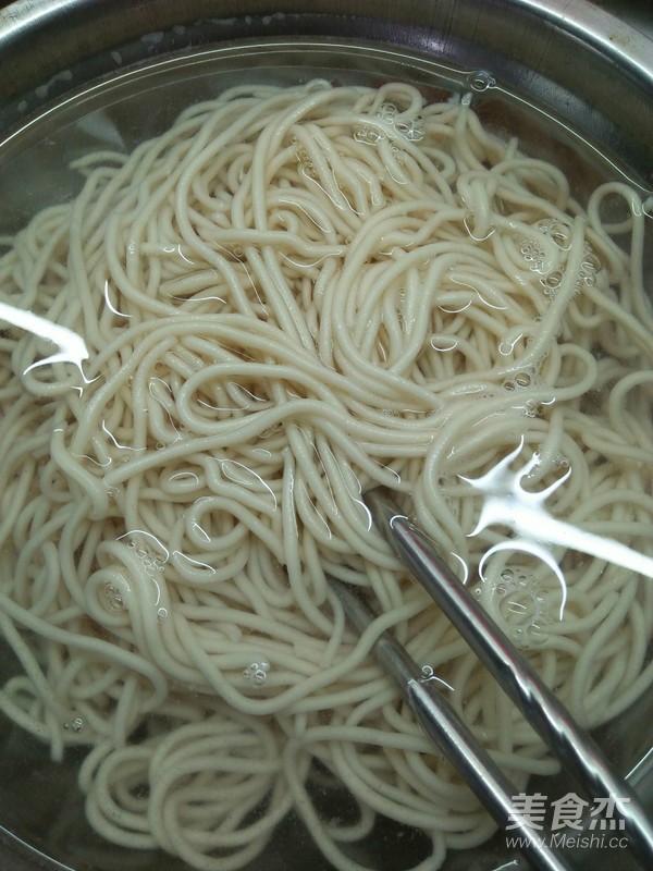 火腿蛋拌面的做法-咸鮮味拌菜譜