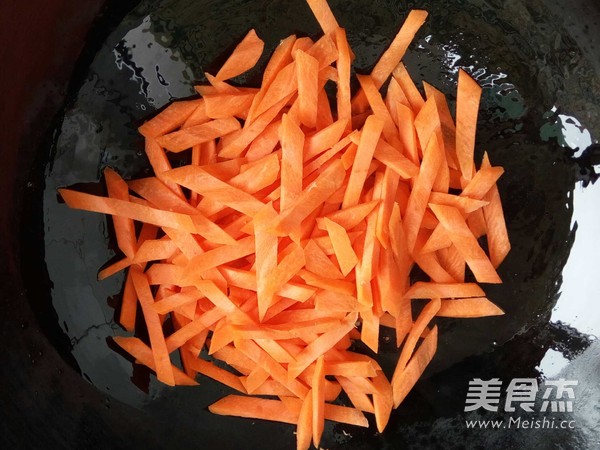 佛手瓜炒豆干紅蘿卜的做法-咸鮮味炒菜譜