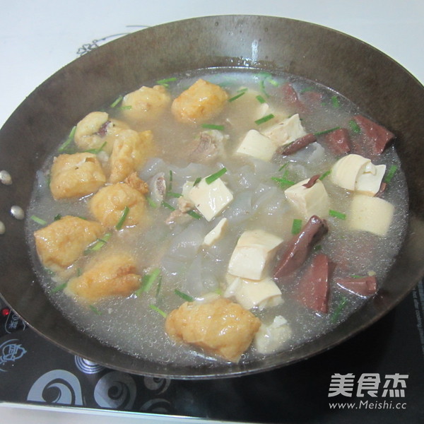 骨湯豆腐豬血香鍋的做法-家常味煮菜譜