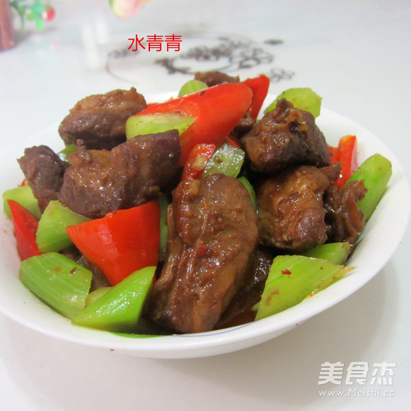 萵筍燜紅燒肉的做法-家常味燜菜譜-易網健康養生網 萵筍燜紅燒肉的做法-家常味燜菜譜