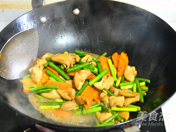 色佳味美的快手菜—蒜薹溜肥腸的做法-咸鮮味炒菜譜-易網(wǎng)健康養(yǎng)生網(wǎng) 色佳味美的快手菜—蒜薹溜肥腸的做法-咸鮮味炒菜譜
