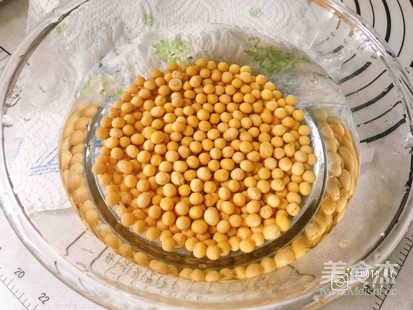 滿滿膠原蛋白的黃豆?fàn)F豬蹄的做法-醬香味燜菜譜-易網(wǎng)<a href=http://m.aoa7937.com/ target=_blank class=infotextkey>健康養(yǎng)生</a>網(wǎng) 滿滿膠原蛋白的黃豆?fàn)F豬蹄的做法-醬香味燜菜譜
