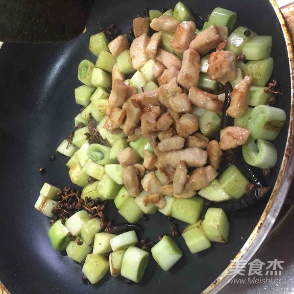 宮保雞丁的做法-酸甜味炒菜譜-易網(wǎng)健康養(yǎng)生網(wǎng) 宮保雞丁的做法-酸甜味炒菜譜