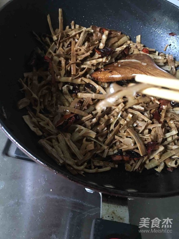 爆炒干竹筍的做法-麻辣味炒菜譜