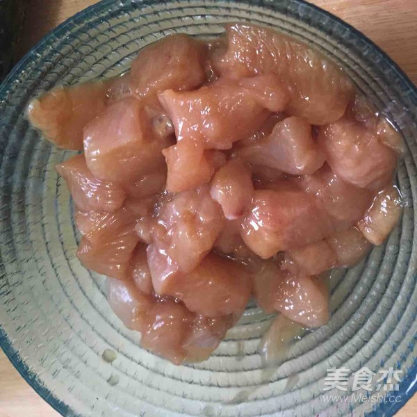 宮保雞丁的做法-酸甜味炒菜譜-易網(wǎng)<a href=http://m.aoa7937.com/ target=_blank class=infotextkey>健康養(yǎng)生</a>網(wǎng) 宮保雞丁的做法-酸甜味炒菜譜