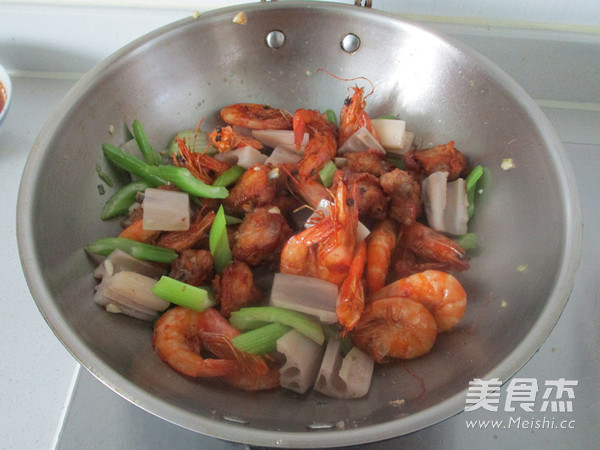 干鍋雞翅蝦的做法-香辣味燒菜譜-易網(wǎng)健康養(yǎng)生網(wǎng) 干鍋雞翅蝦的做法-香辣味燒菜譜