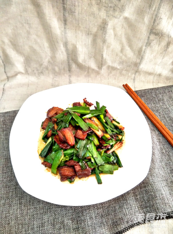 下飯菜蒜葉五花肉的做法-家常味炒菜譜-易網健康養生網 下飯菜蒜葉五花肉的做法-家常味炒菜譜