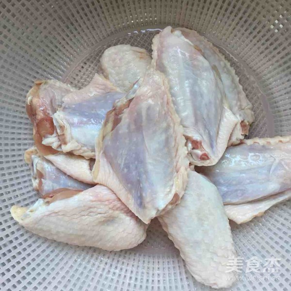 香辣烤雞翅中的做法-香辣味烤菜譜-易網<a href=http://m.aoa7937.com/ target=_blank class=infotextkey>健康養生</a>網 香辣烤雞翅中的做法-香辣味烤菜譜